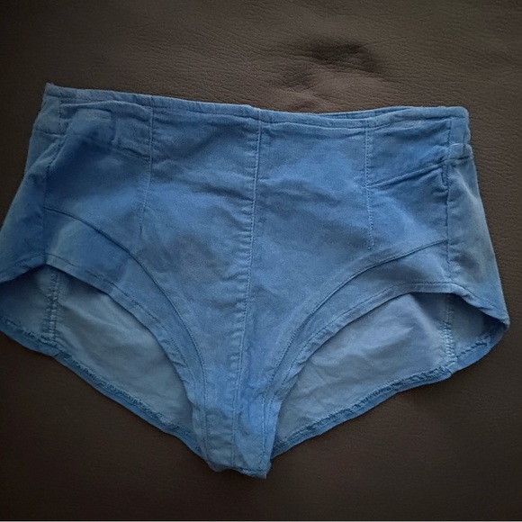 We The Free Keep It Brief Micro Shorts(I 1.37 “Waist: 28.5”Rise: 12.75”) - Picture 2 of 7